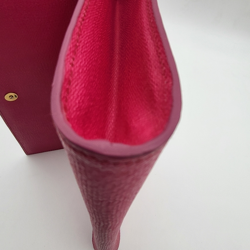 YVES  SAINT LAURENTCalfskin Classic Y Ligne Clutch Fuchsia..Authentic... - Picture 13 of 16